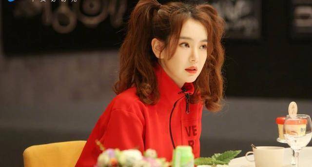 戚薇透露母亲和李承铉经常因此事争吵,戚薇冰箱放满了香水_妈妈_时间