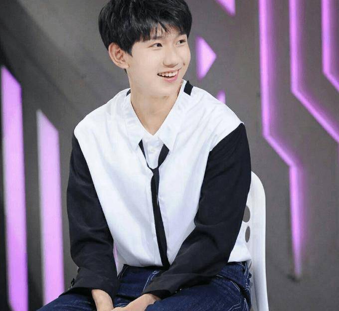 王源说自己吃了糖葫芦,工作室却拆穿他的"谎言",配图太真实了_孩子