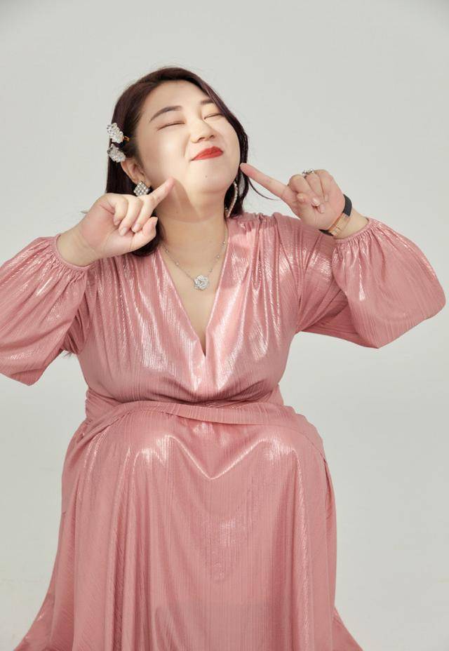 杨天真晒泳装照自信秀身材,s曲线超抢镜_工作日_海里_太阳眼镜