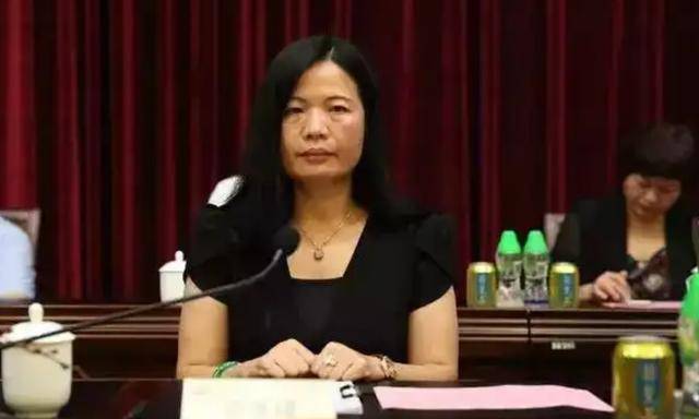 马兴田家境贫寒,从小并没有接触过这些,认识了许冬瑾,对中药材一无所