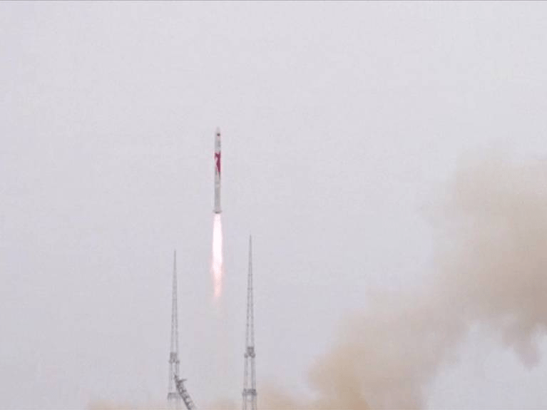 朱雀二号遥二运载火箭发射圆满成功_甲烷_我国_发动机