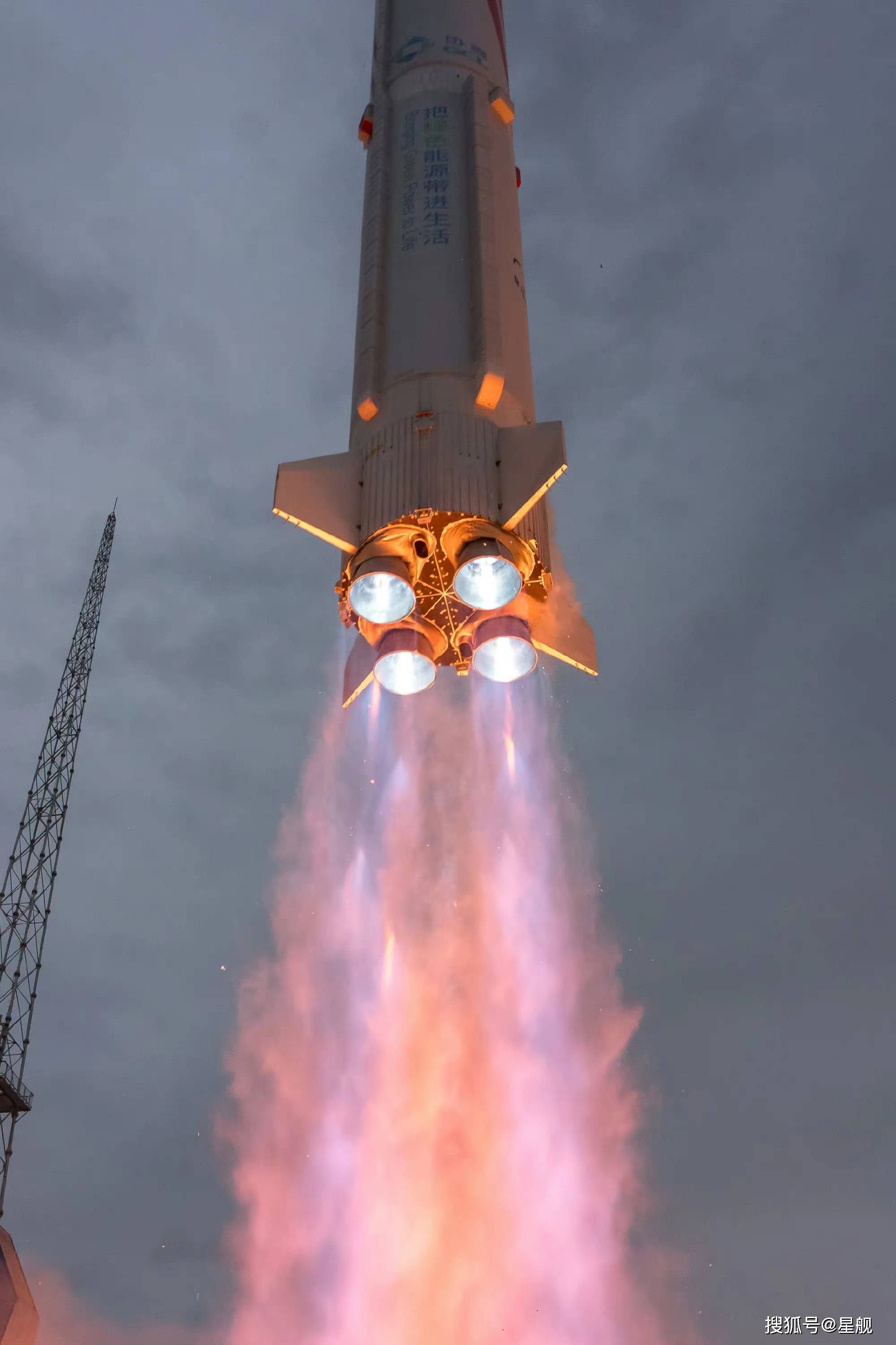 世界首枚甲烷火箭朱雀二号成功发射,第一名不是星舰,有人破防了_轨道