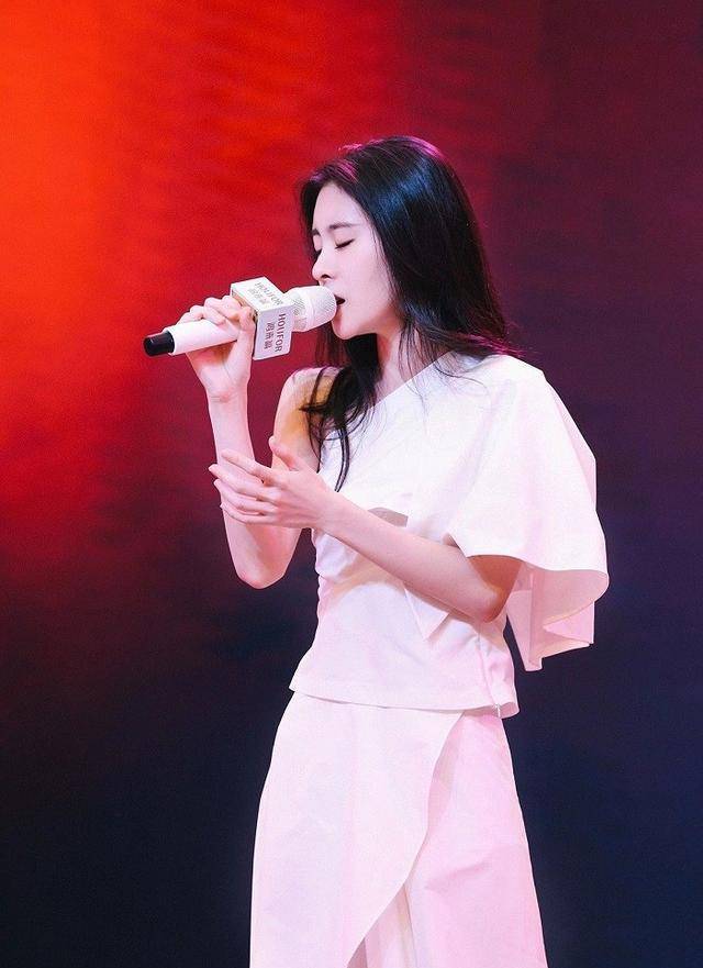 张碧晨:30岁当单亲妈妈,我与张杰是清白的,与谢娜是好姐妹_音乐