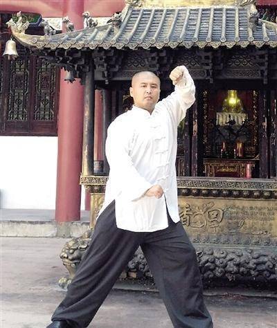 太极雷雷曝光举重弊端:小孩练举重影响身高,导致椎间盘横向发展_健身