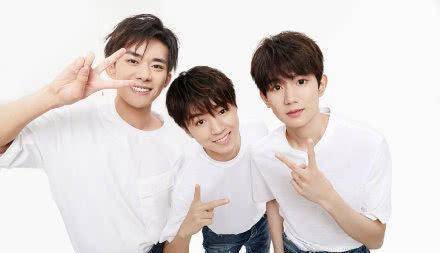 杨幂旗下新男团颜值逆天,嘉行力捧,tfboys地位受到威胁_组合_迪丽热巴