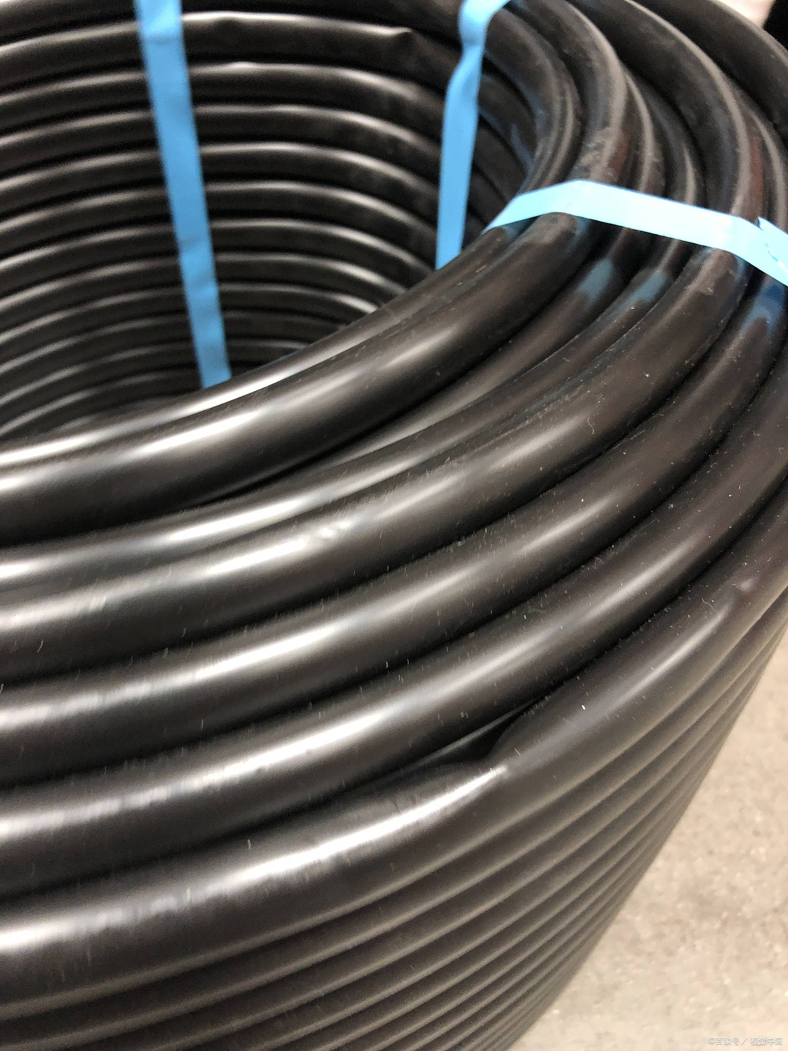 氧原子形成主链,侧链为含碳基团,用量最大的是侧链为乙烯基的硅橡胶