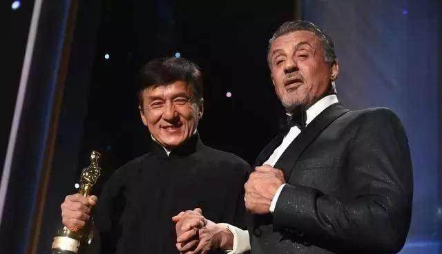 黄子韬武功好?成龙:我绑着两只腿单手就能打赢他_替身_鲜肉_动作