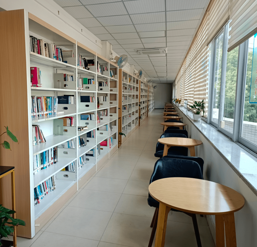 公共阅读区东莞图书馆东坑分馆于2014年10月1日搬迁到东坑镇科技路270