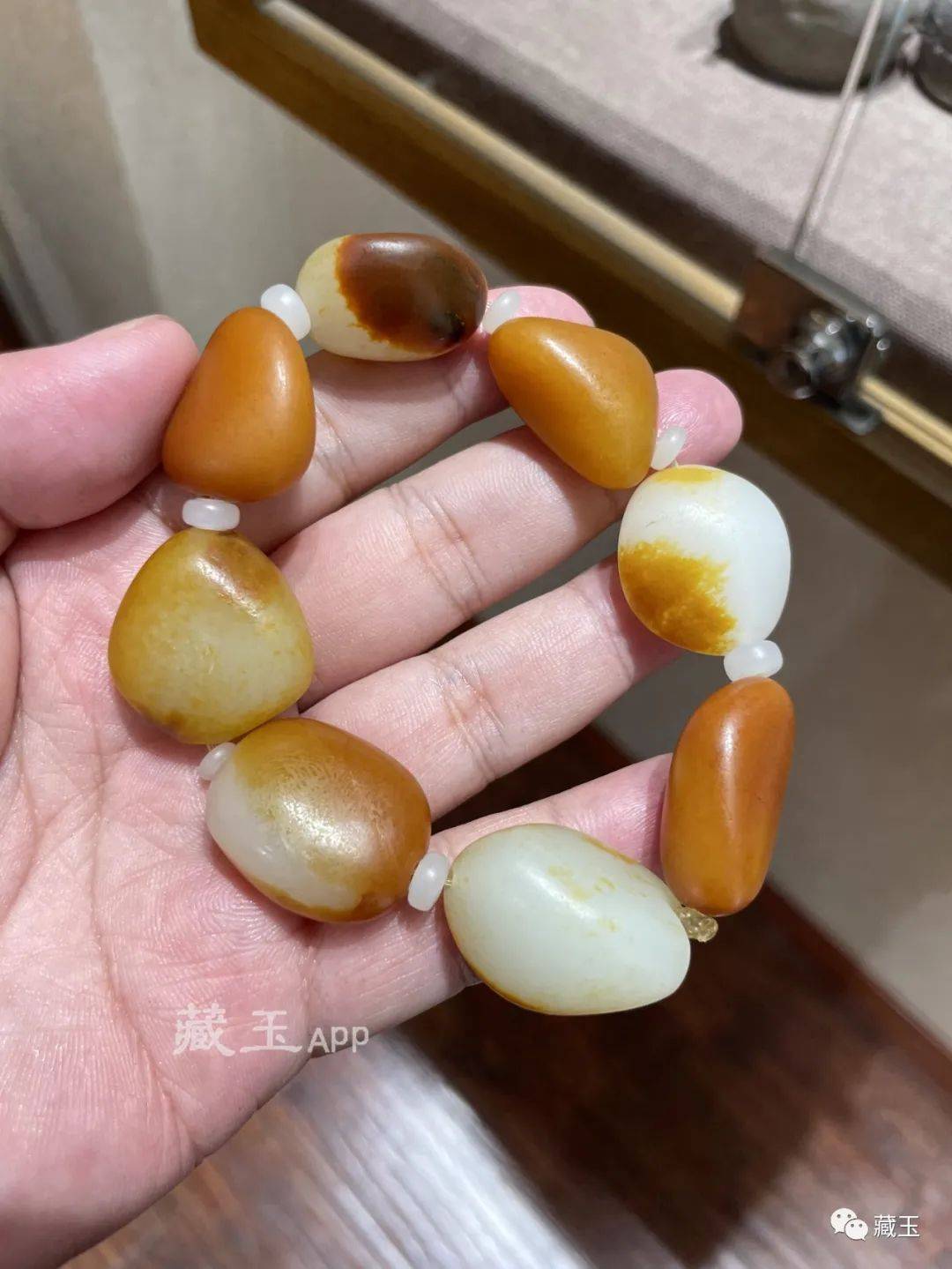 两条籽料手串,一条200万,一条1000万!_玩家_市场_价格