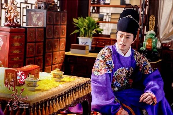 图片来源:微博《女医明妃传》霍建华在《女医·明妃传》饰演的朱祁镇