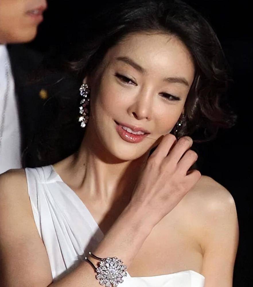 韩国明星成高危职业,李尚恩厕所离世一周之后,又一女星死亡_李智秀