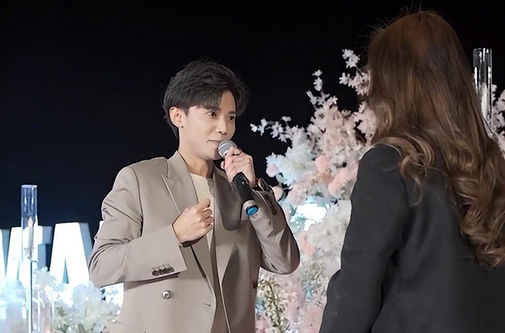 千名网红唐梓与康昕结婚,唐梓双手颤抖求婚,无法流泪_婚礼_爱情_公主