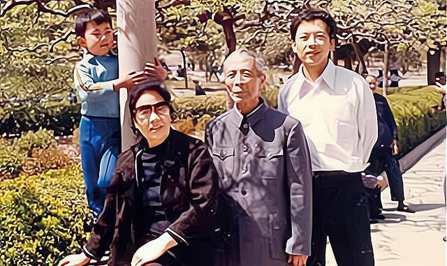 国军中将,丈夫当俘虏与他离婚,特赦之后又复婚_郑庭笈_冯莉娟_日军