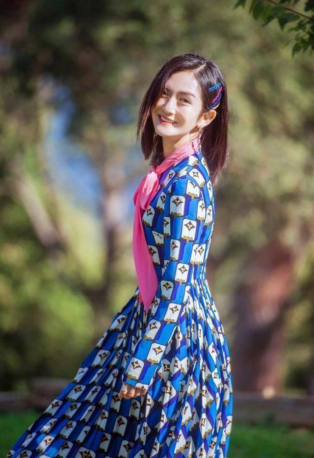 谢娜婚后更会装美了,模仿春丽又现"百变大咖秀",张杰也不管管_的设计