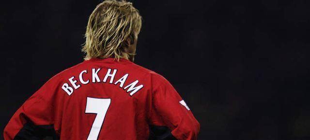 2002年韩日世界杯,贝克汉姆已是英格兰队长,率领的英格兰队复仇阿根廷