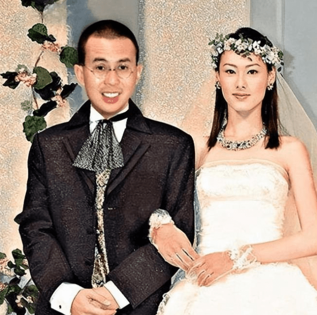梁洛施被曝四胎后首露面,晒钻戒意将成为女主人_李泽楷_李家_儿子