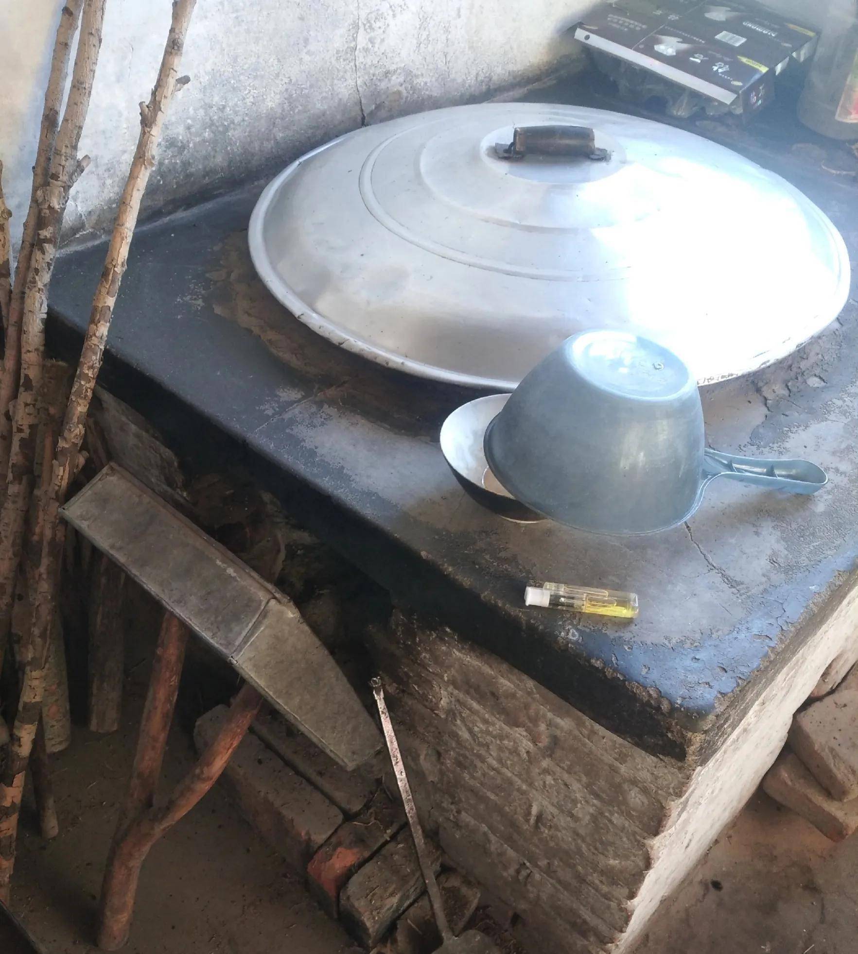 在新能源时代,你还在烧炕取暖吗-从烧炕取暖到燃气供暖的变迁_炉子