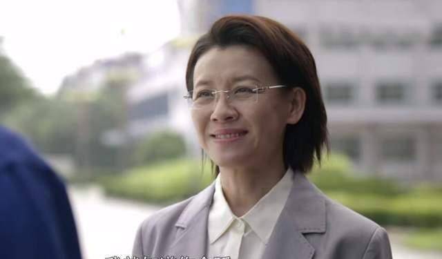 延续自己之前的戏路,而是挑战了一个从未尝试过的角色——市长陈丽娟