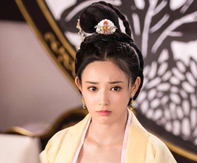 《东宫》小枫不止剧中很美,现代装扮也特别可爱_彭小苒_李承_作品