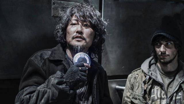 近几年,年近六十的崔岷植渐渐沉寂,而五十三岁的宋康昊却被奉俊昊