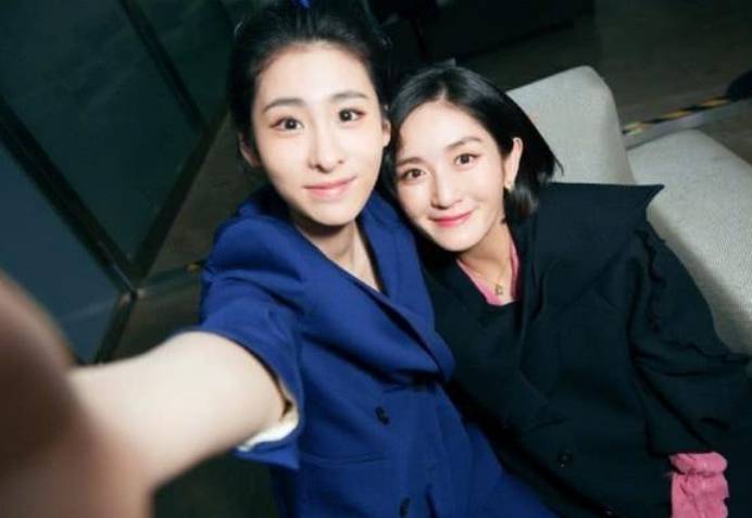 和华晨宇官宣有娃后,张碧晨首亮相《快本》,谢娜孕期挺大肚陪她_张杰