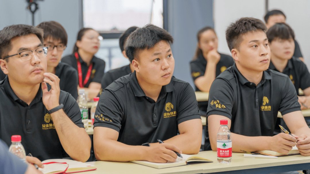 精彩分享之后,鲍克教授团队刘昊老师与许佳浩老师为大家讲解了青少年