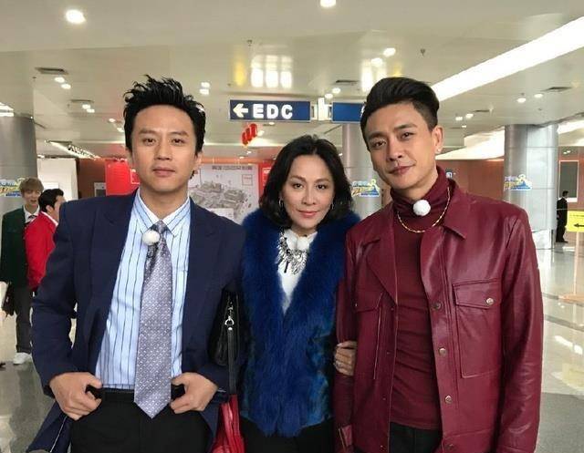 尤其是刘嘉玲看邓超的眼神,感觉自己天下第一一样,邓超挺受气的.