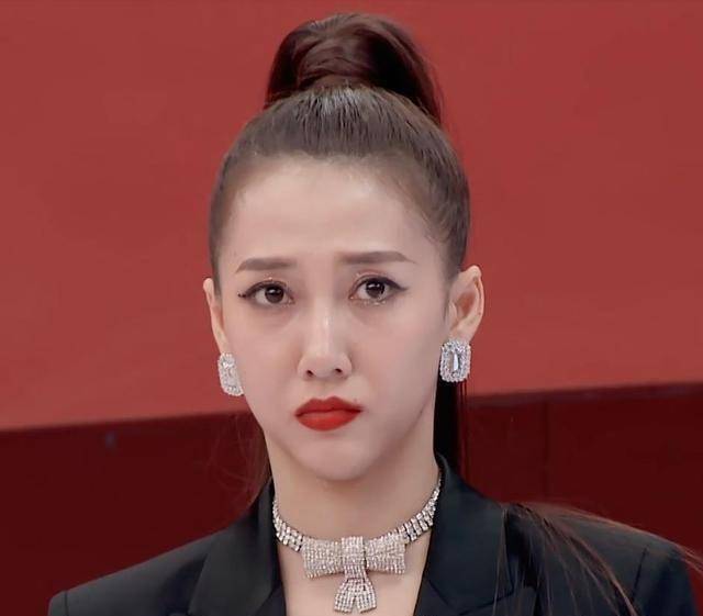 《浪姐2》弦子道歉,一不小心说错话得罪大家,抱着吕一委屈哭了_姐姐