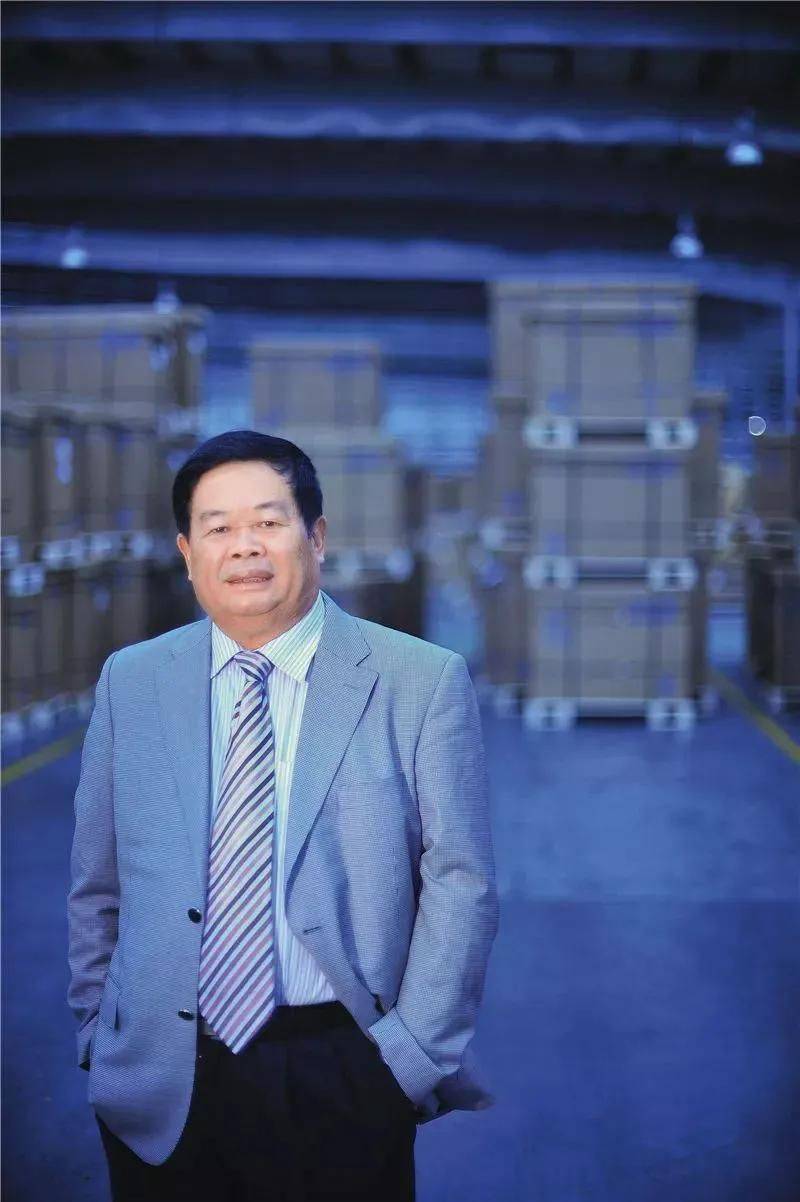 网上沸沸扬扬闹了一段时间以后,曹德旺办公室出来避谣说老曹从来没有