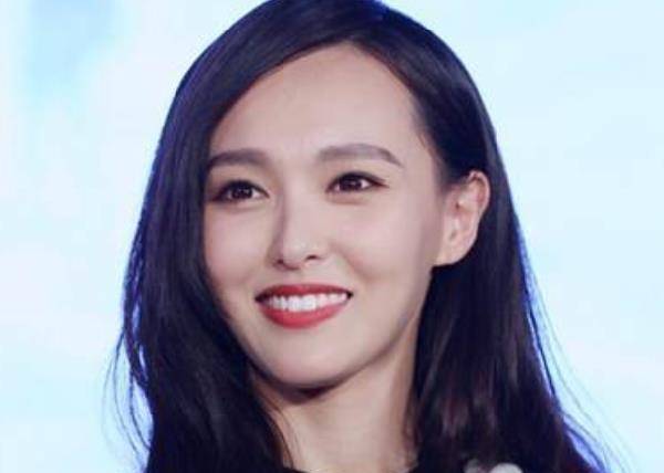 《功勋》看到了于济玮,长得帅演戏也很好,唐嫣真是太有眼光了