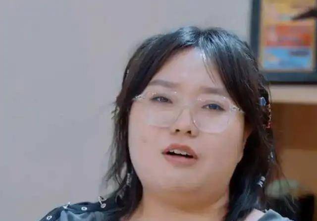 "耿直"宋丹丹:逼李雪琴自扇嫌弃杨紫丑,开记者会给丈夫戴绿帽_黄宏