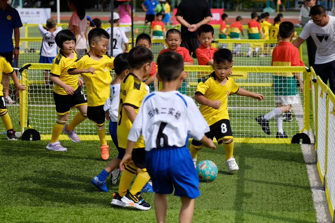 幼儿园足球_幼儿园足球误区避免_幼儿足球教育意义