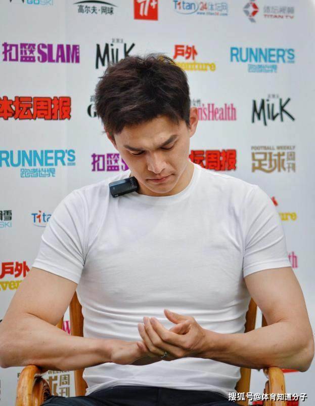 身高达到一米九八的孙杨是中国泳坛的超级明星,没想到他居然有这样的