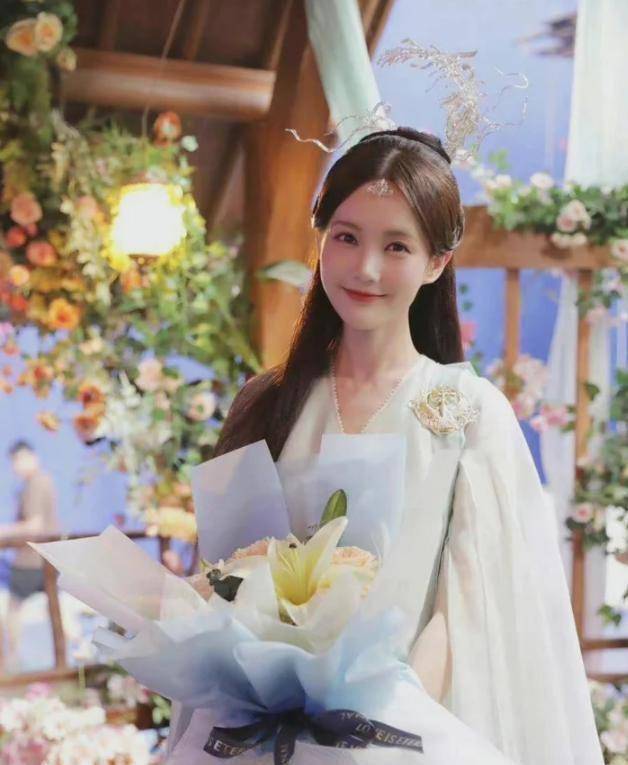 传李一桐将接演《英雄志》转和成毅合作_笑容_苍兰_婚纱