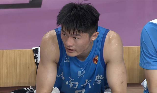 今年的中南大学能够从全国这么多支球队中脱颖而出,杀入四强,重返巅峰