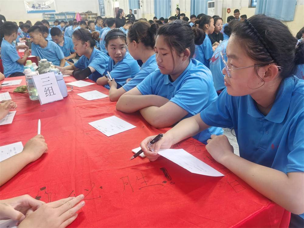 李锋教育大课程《鹰王重生》:助力孩子完美蜕变 让娃远离游戏改陋习