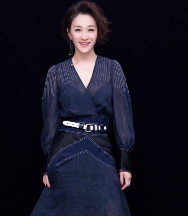 45岁李小冉发福了?