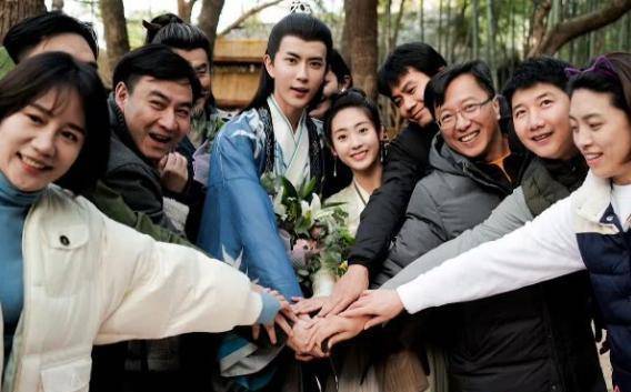 于朦胧《明月曾照江东寒》杀青,邢菲体验古装戏,集数深得我心!