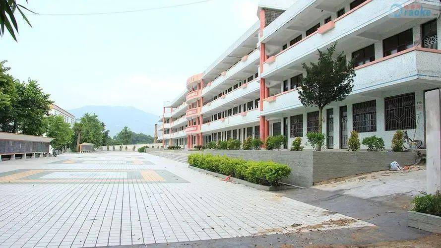 成立 :1958年面积 :120亩级别 :暂无校址 :潮州市饶平县新丰中学附近