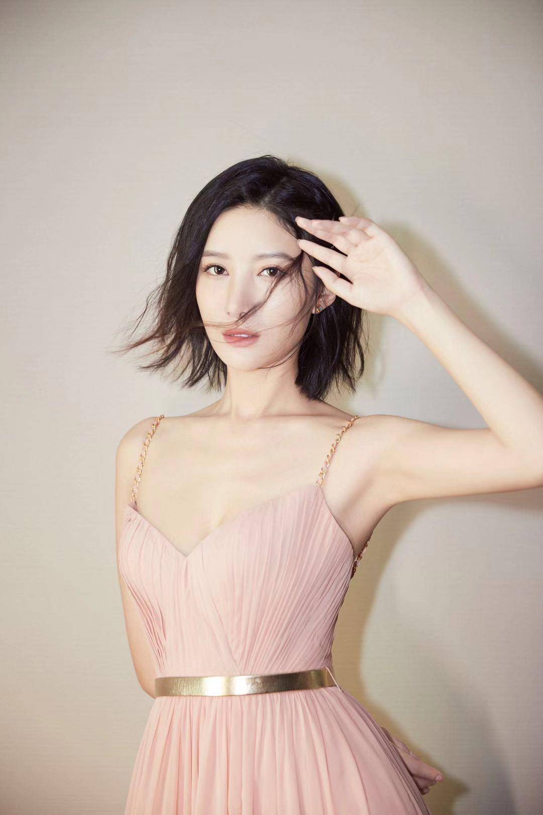 她和张一山等人,得到了不同程度的收获,不管是人气方面,还是事业发展