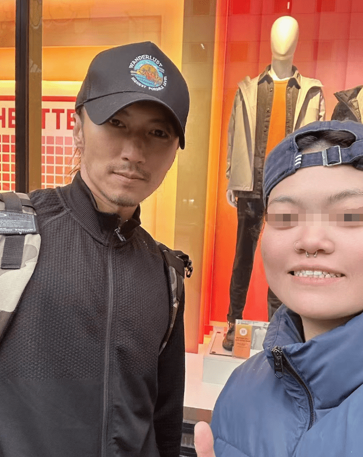 谢霆锋父子再被偶遇,身型佝偻比例五五分,lucas冷脸被批耍大牌_网友