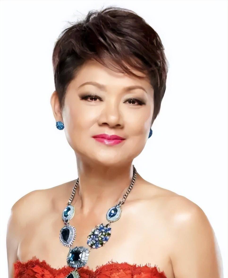 坎坷的叶丽仪有一段失败婚姻, 48岁患病后又抑郁, 再婚后苦尽甘来