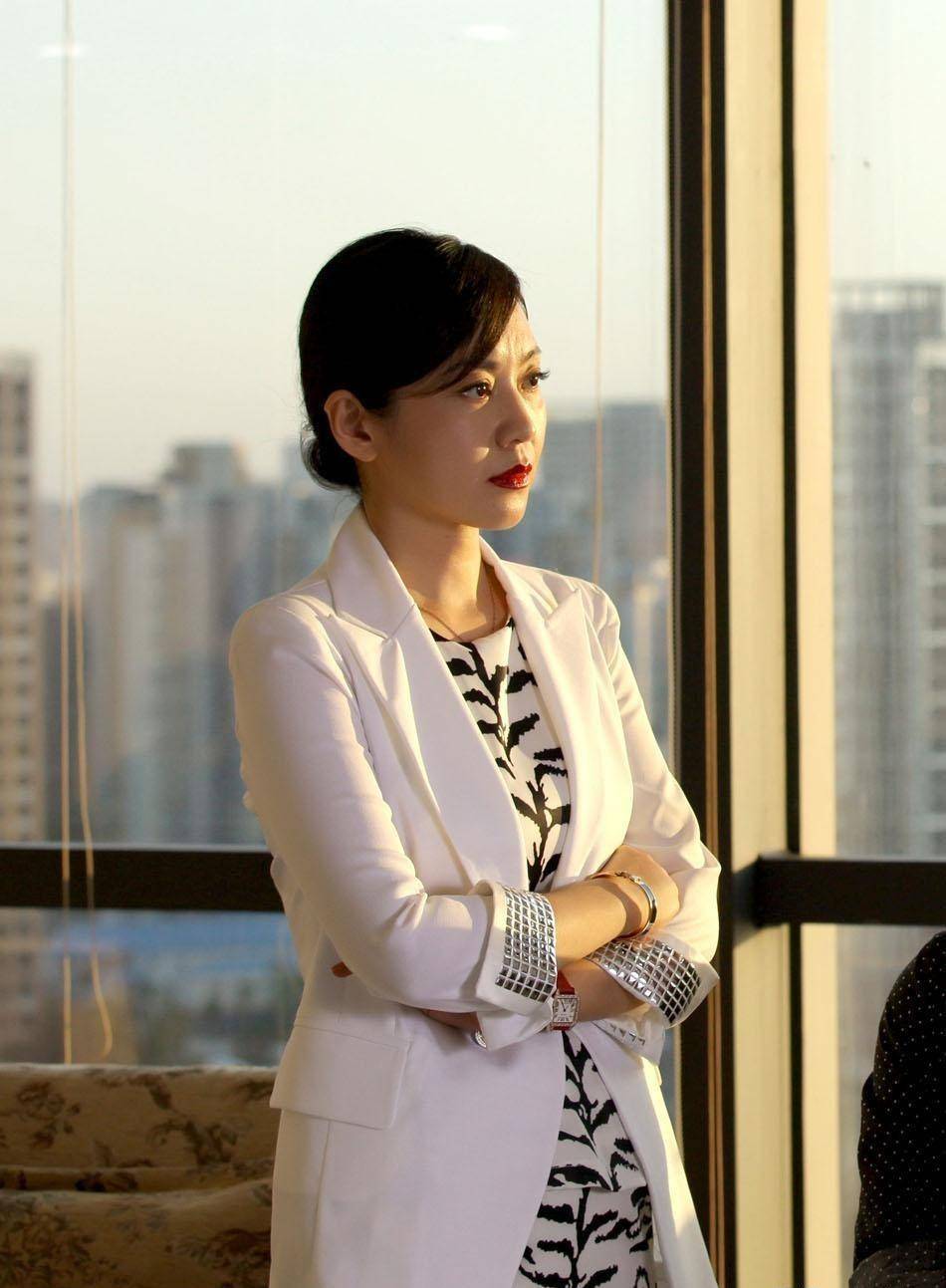 闫妮分手后连谈3段恋爱,每个都是小鲜肉,如今50岁仍旧单身_王玮_邹伟