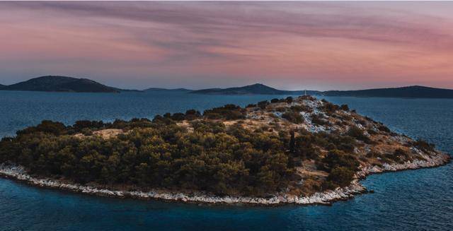 英国"死人岛"尸横遍野,电视台工作人员去过后,称会经常做噩梦_尸体