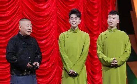 张云雷在相声中称和女艺术家洗过澡,遭网友吐槽恶俗_张火丁_岳云鹏