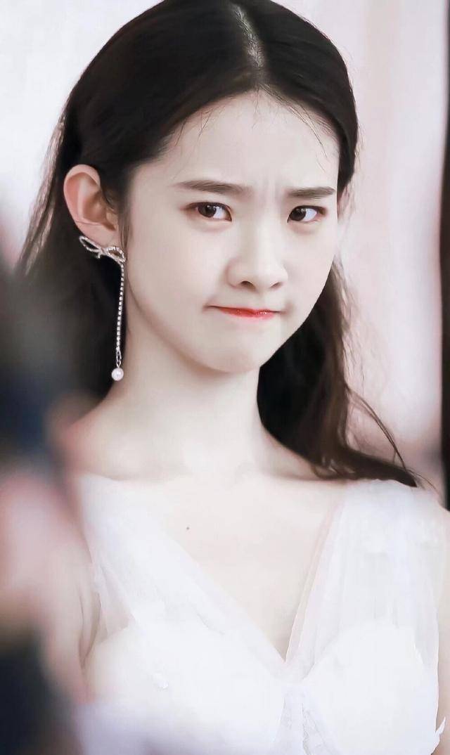 资源太好引网友不满:她会干啥?_徐艺洋_节目_飞行