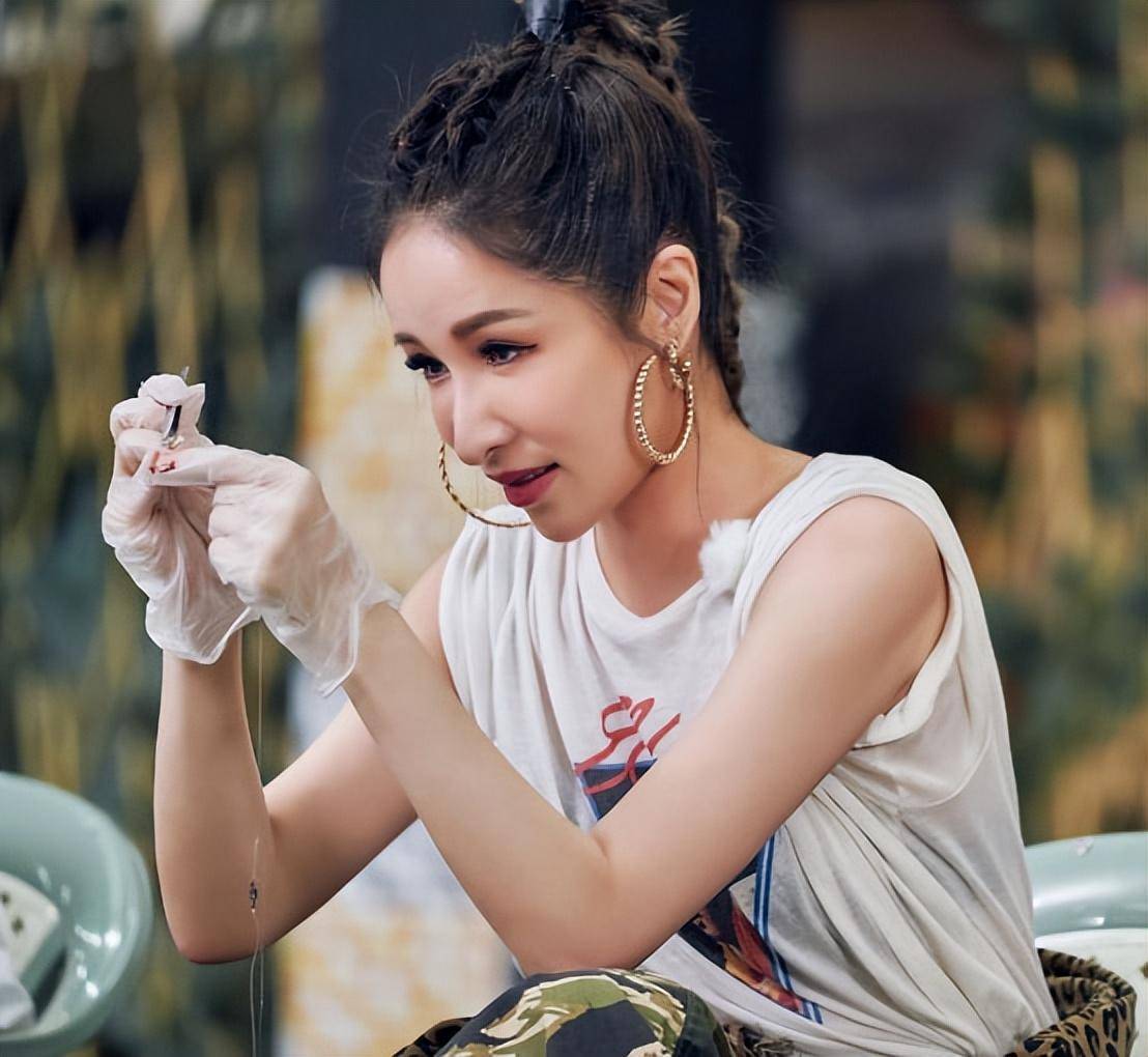 萧亚轩又换小鲜肉?