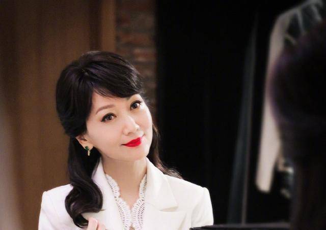 赵雅芝年轻的时候出演了很多经典电视剧,近年因为参加综艺又复出,重新