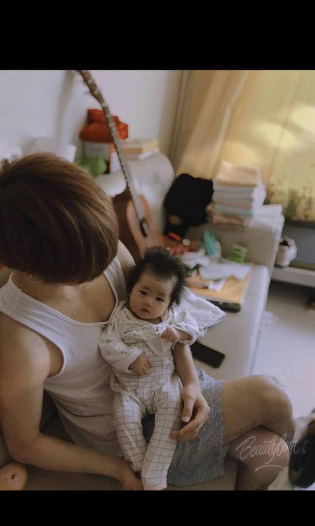 43岁咸素媛与小18岁嫩夫追生二胎,却因年纪大要选择人工方法_陈华