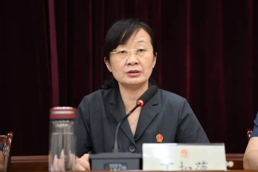 建湖法院召开上半年工作总结暨下半年"争先进,创品牌